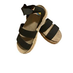 EUC black elastic stretch platform sandal